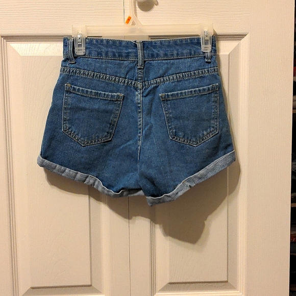 SHEIN Daisy Floral Embroidery Denim Shorts - Picture 2 of 4